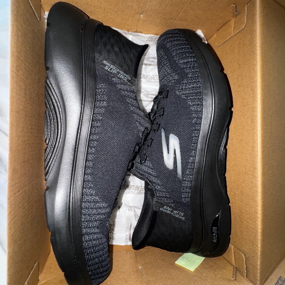 Sketchers Hands Free 10.5 Go Walk Arch Fit Black